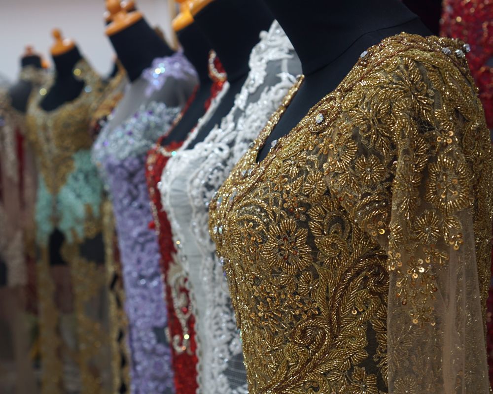 Jasa Jahit Kebaya Eksklusif – Modiste Puspita